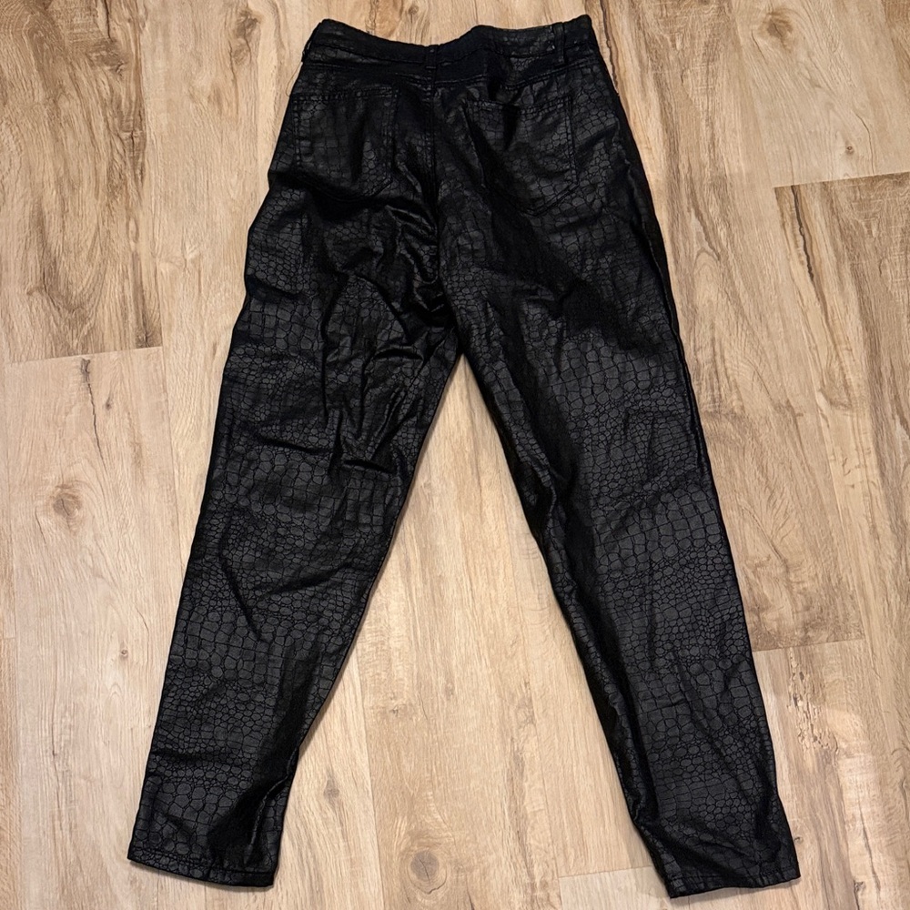 PrettyLittleThing Women’s Black Textured Pants, Size 4 - Picture 3 of 5